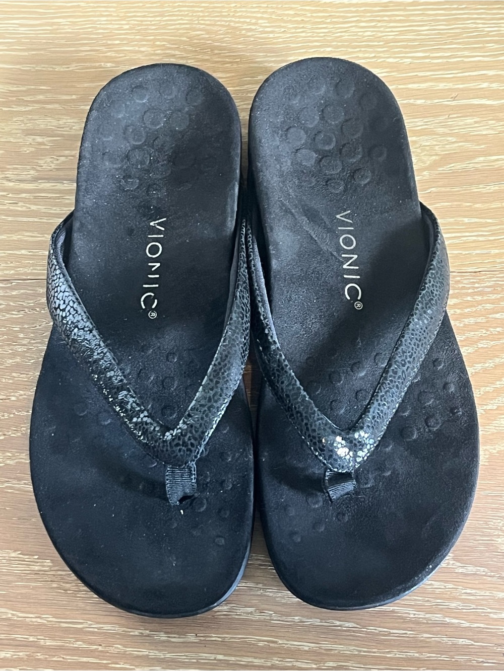 Vionic Dillon Flip Flops Black Shimmer Leopard Print Orthotic Sandals Sz 9